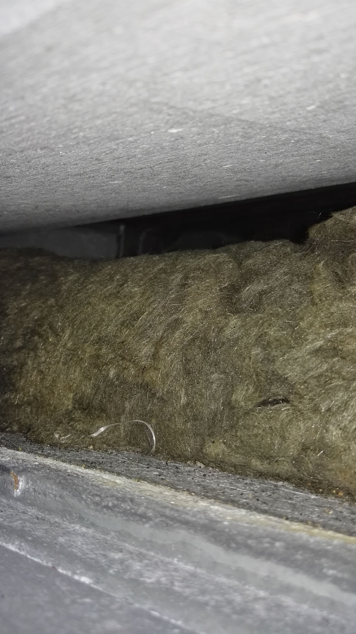 Isolatiemateriaal verstopping in luchtkanaal opgesport 