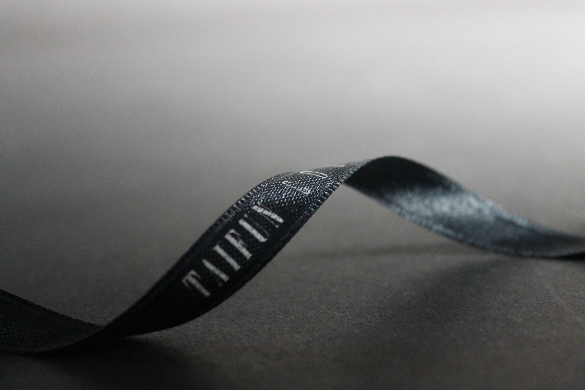 Satinband mit echter Webkante