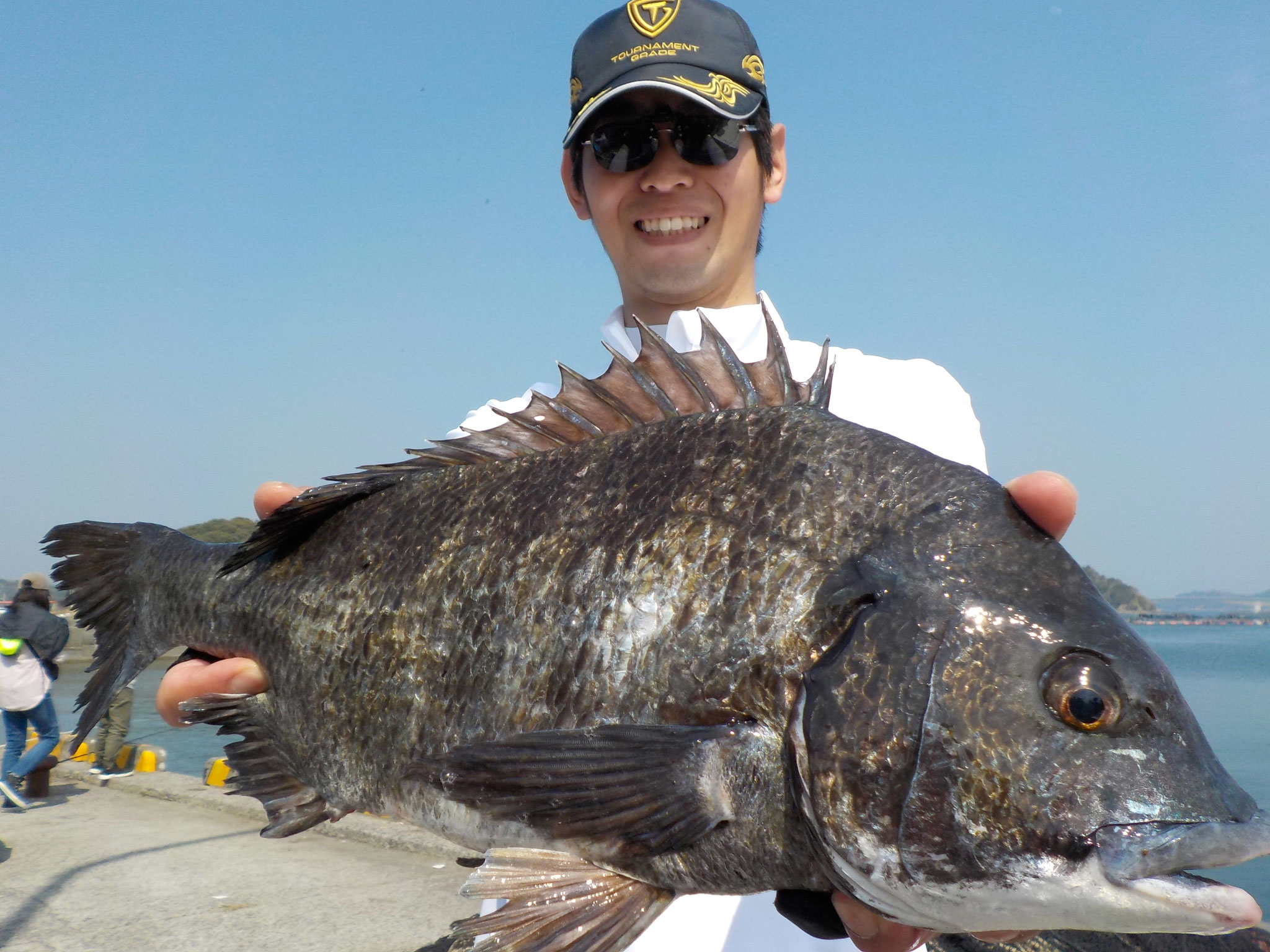 ３月２５日　磯釣りで東さん　今季最大５２．３㎝