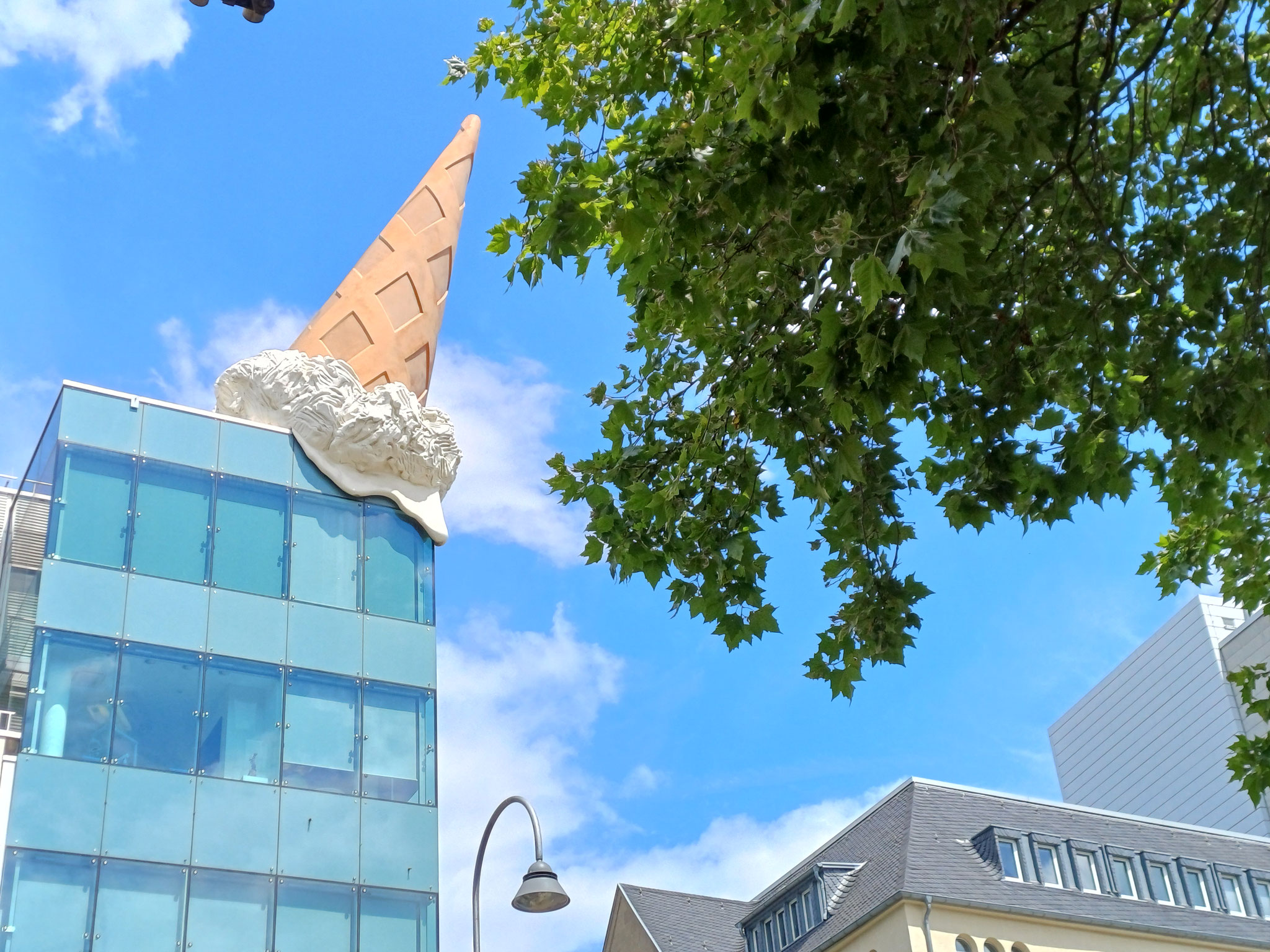 Neumarkt: Eiswaffel von Popart-Künstler Claes Oldenburg
