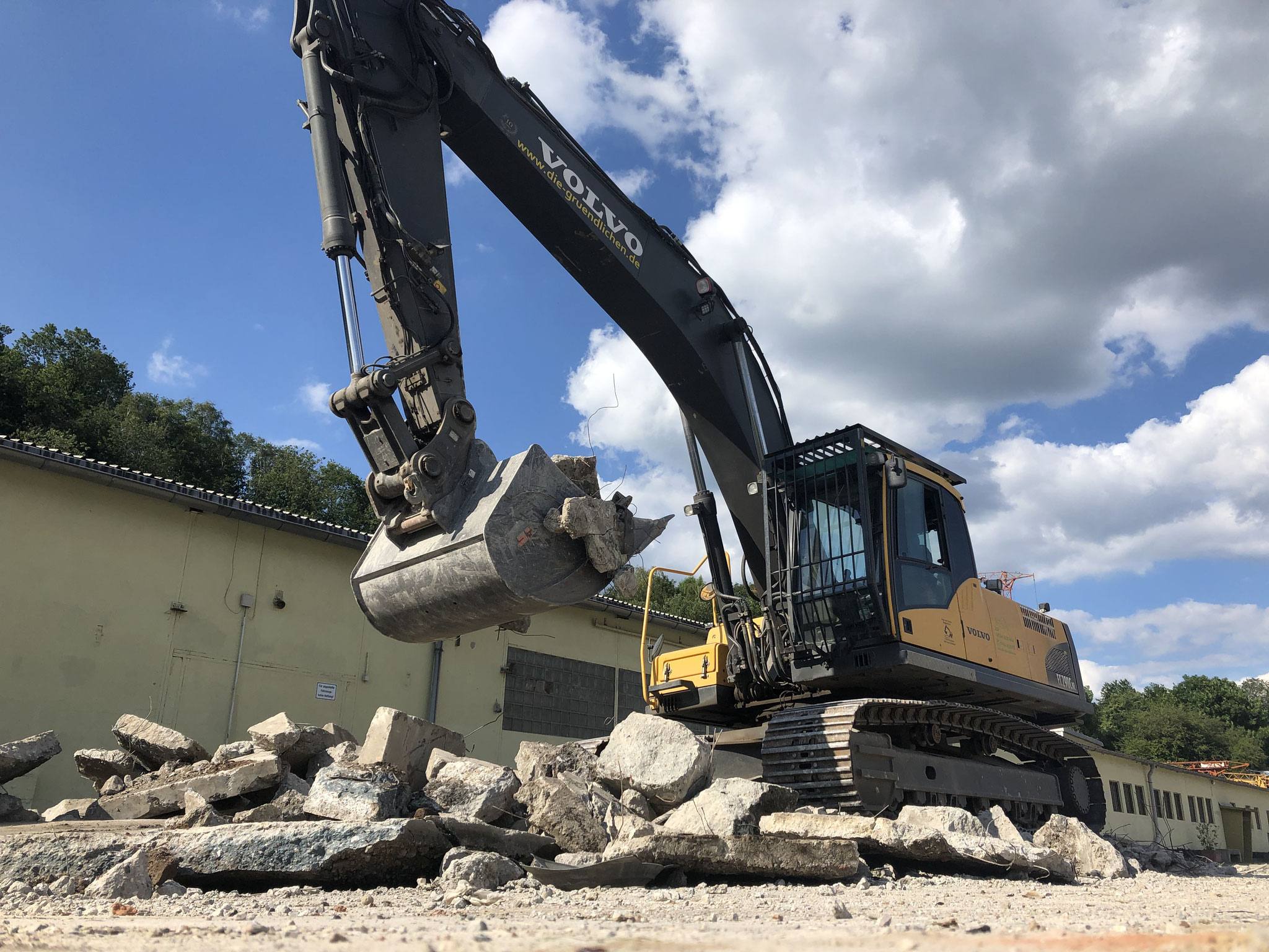 36t Bagger bei Abrissarbeiten 