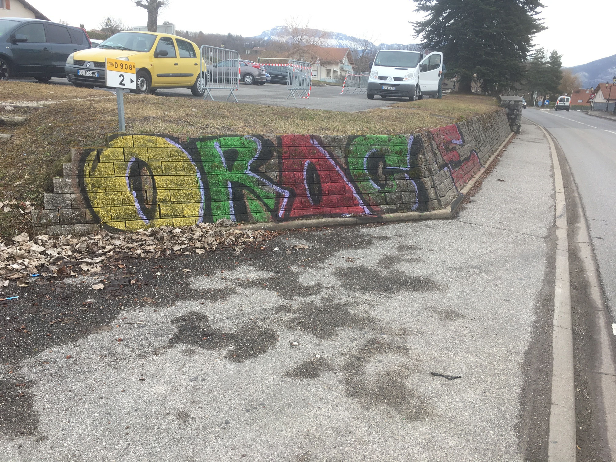 aérogommage de tags en bord de route