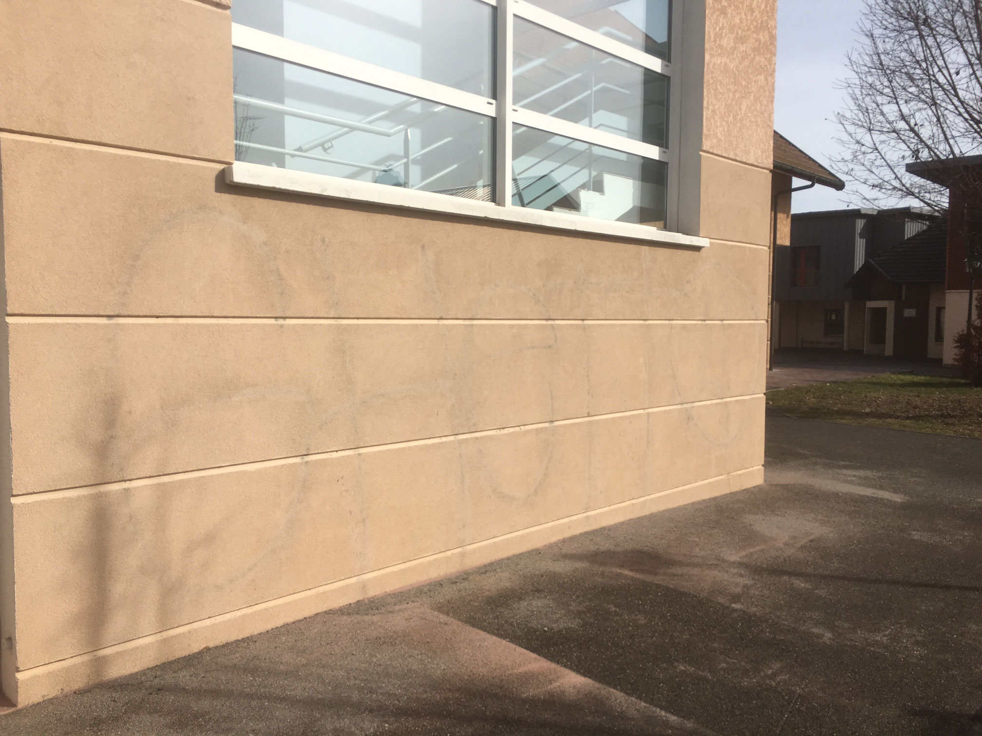 décapage sur une facade crépie Annecy