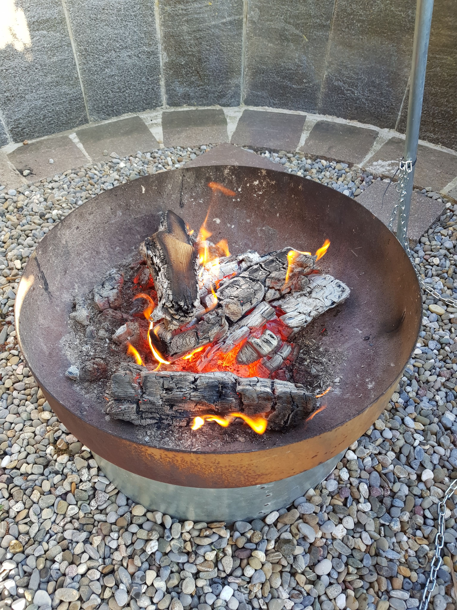 Kochen über dem Feuer