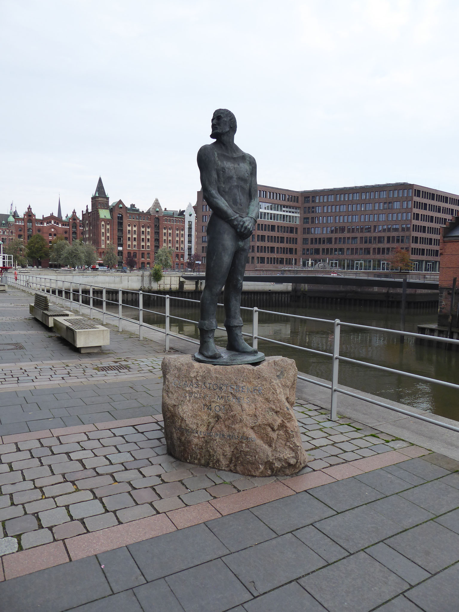 das Störtebeker Denkmal in Hamburg ...