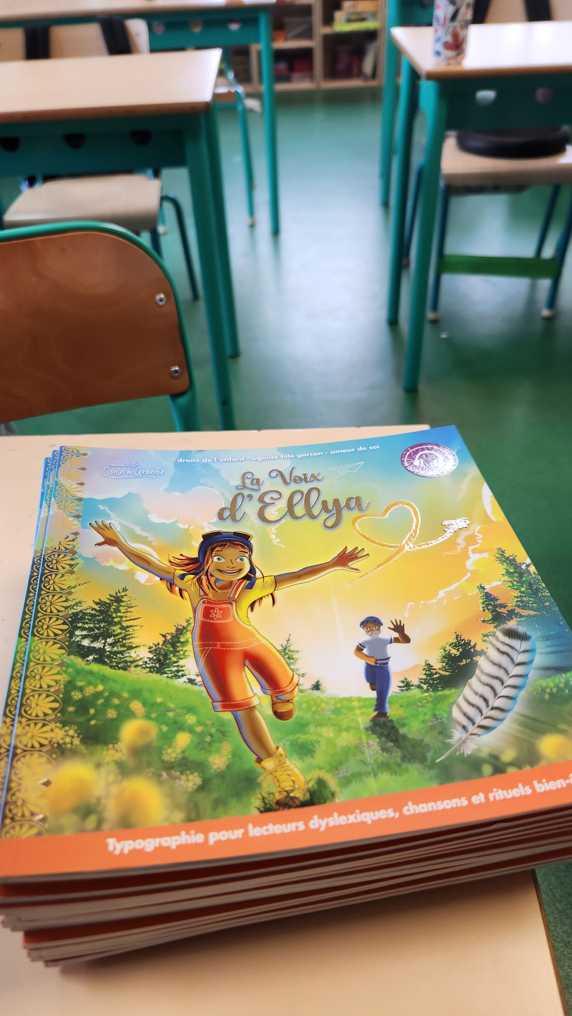 "La Voix d'Ellya" accompagne les enfants dans leurs droits dans une école en France.