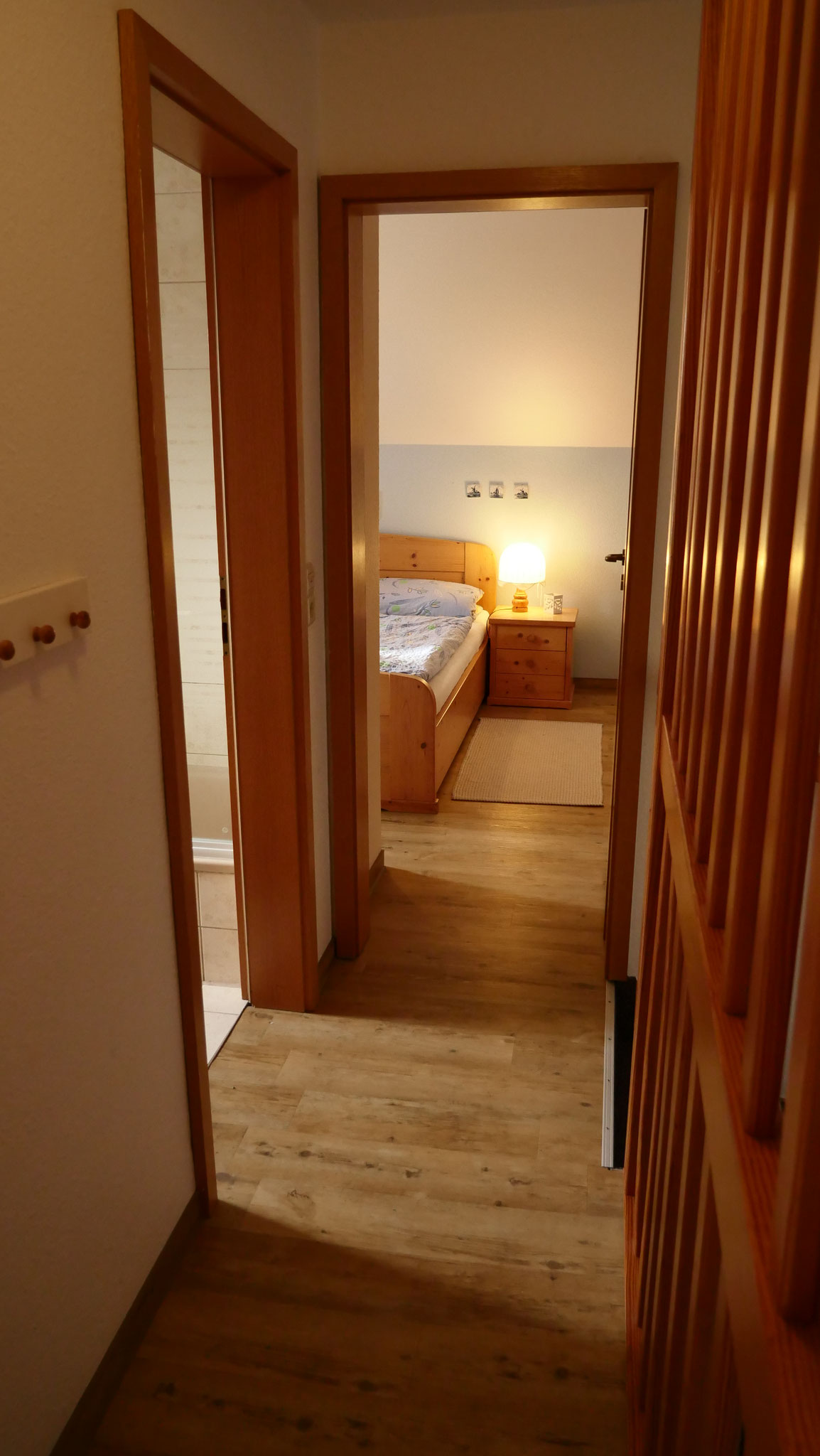 oberer Flur mit Blick ins Elternschlafzimmer
