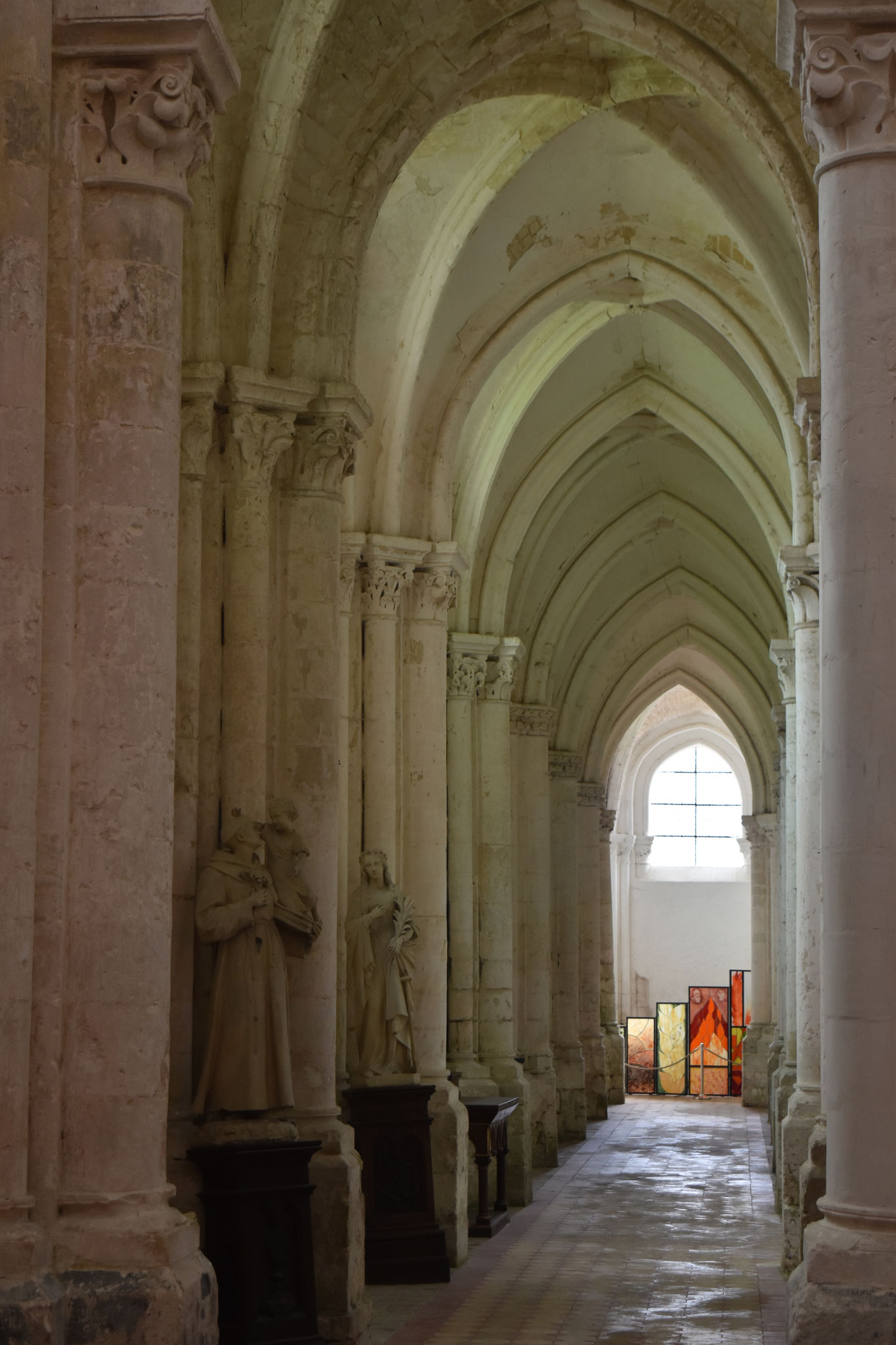 Entre Terre et Ciel, vue depuis l'entrée dans la nef de l'abbatiale