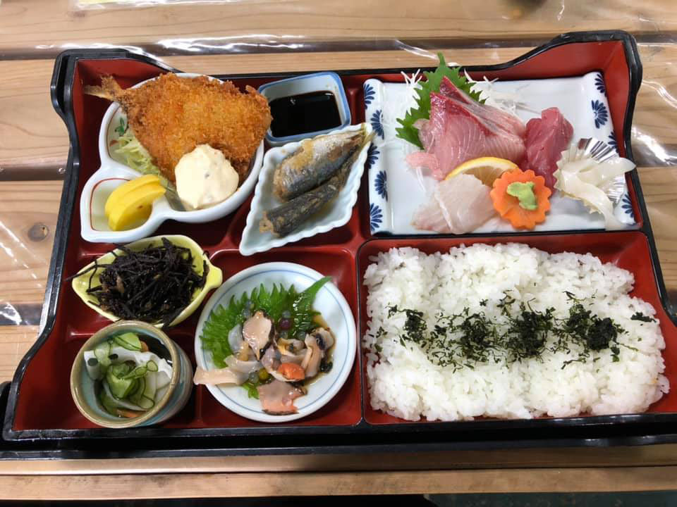 山口県長門市『汐風』の昼定食!!　ありがたい海の幸‼