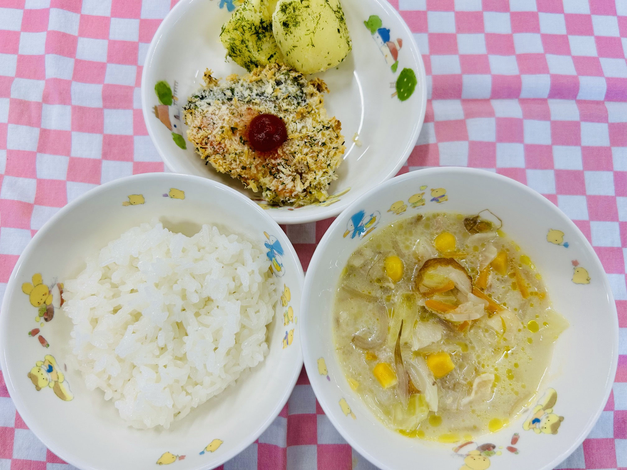 6/26　ご飯  チャンポン汁  鮭の香草揚げ  粉ふき芋