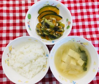 8/6  ご飯  豆腐のすまし汁  茄子とひき肉の味噌炒め  焼きかぼちゃ