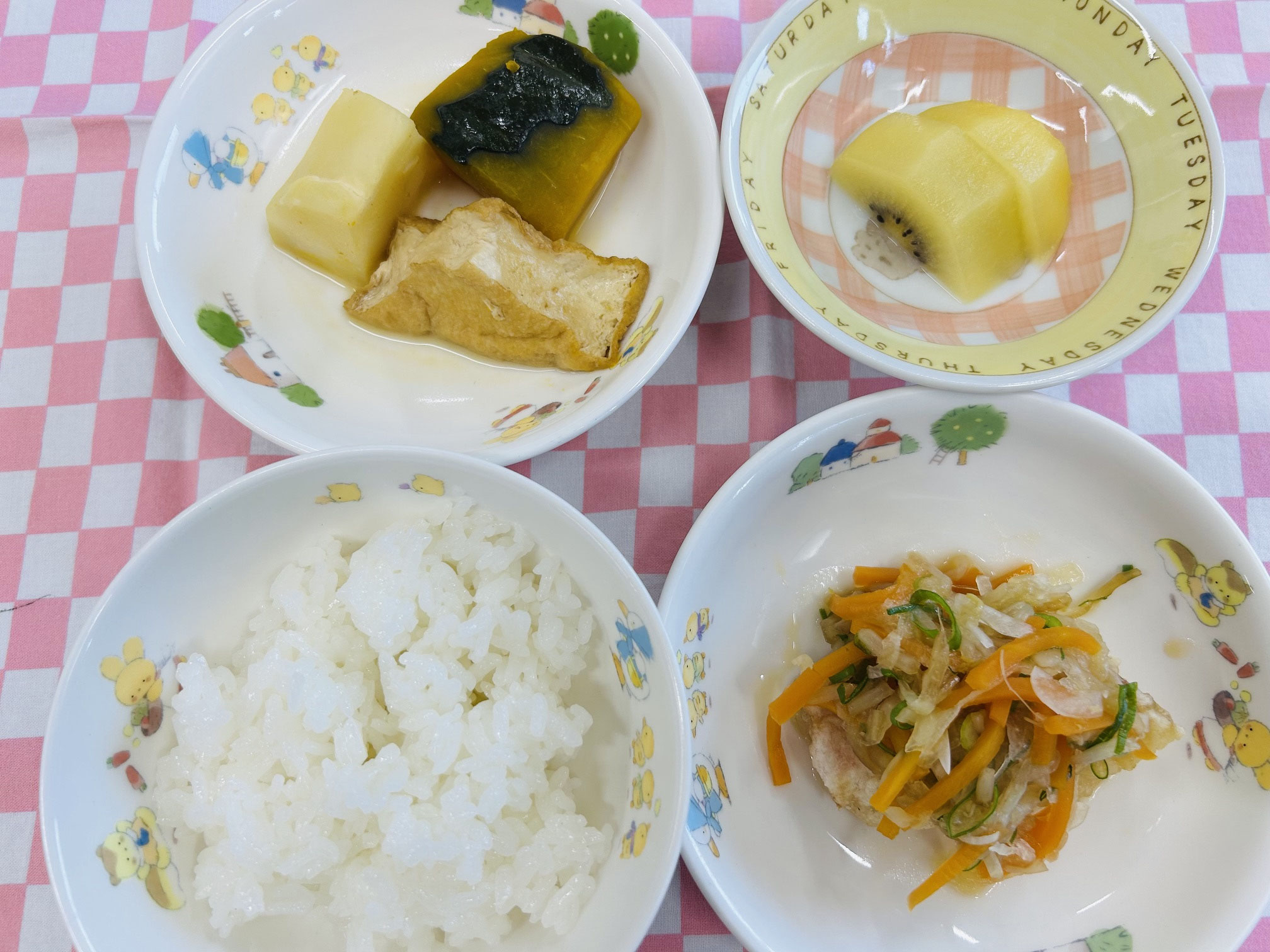 7/23　ご飯　魚の南蛮漬け　南瓜と馬齢と厚揚げの煮付　キウィフルーツ