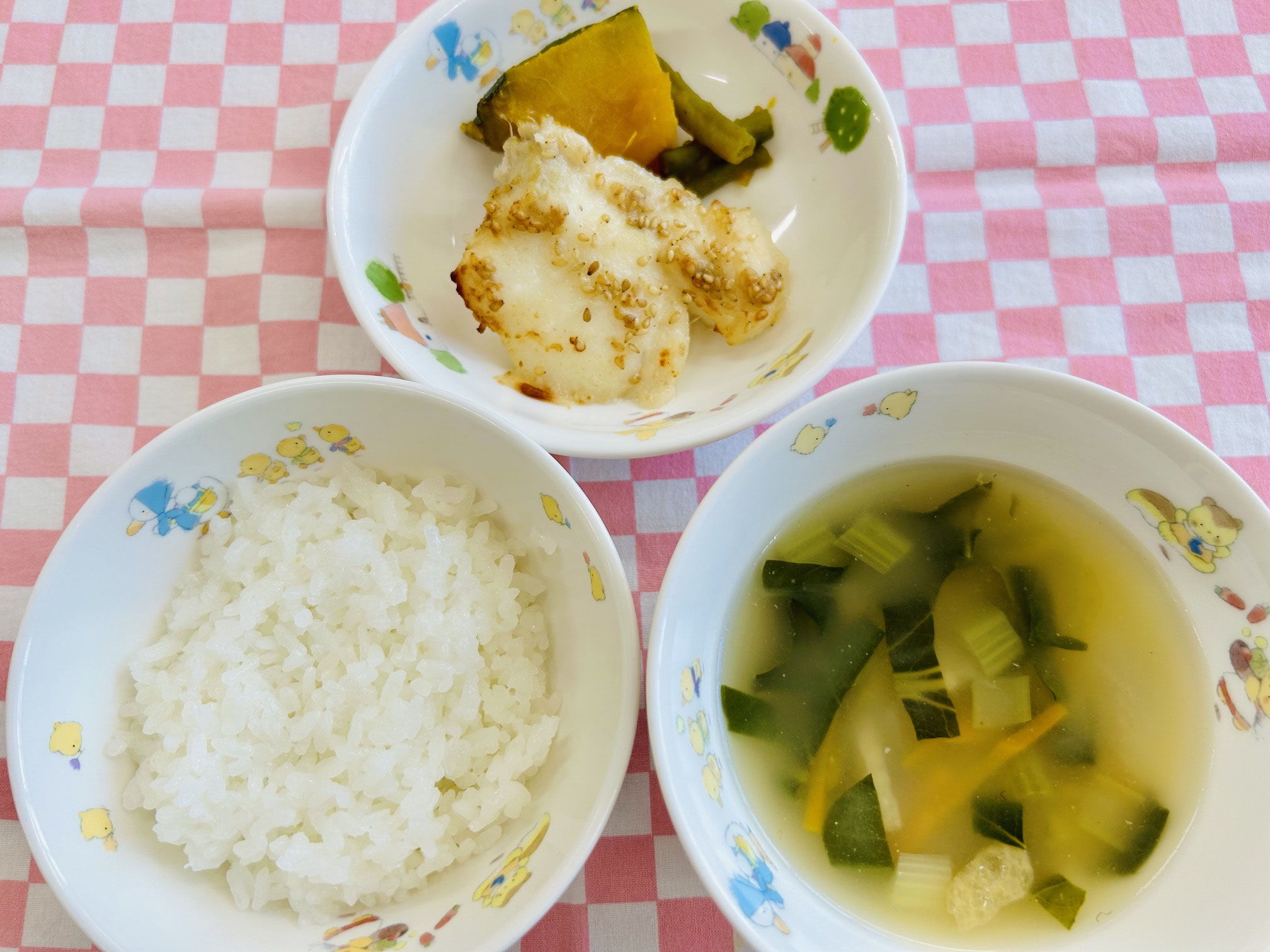 5/29　ご飯　みそ汁　白身魚のごま揚げ　かぼちゃの甘煮