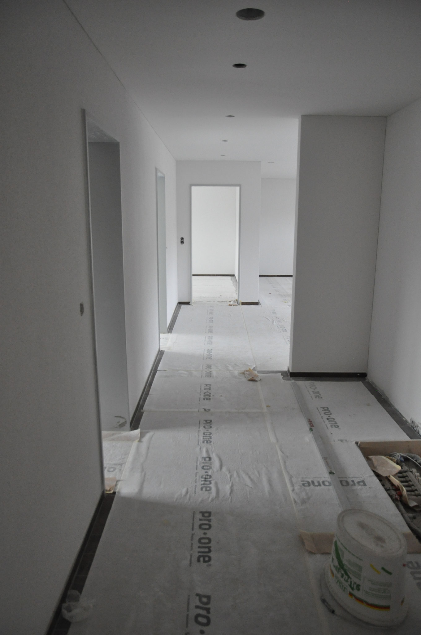 Innenausbau Gang 3,5 Zimmer Wohnung Einheit B (Mai 2016)