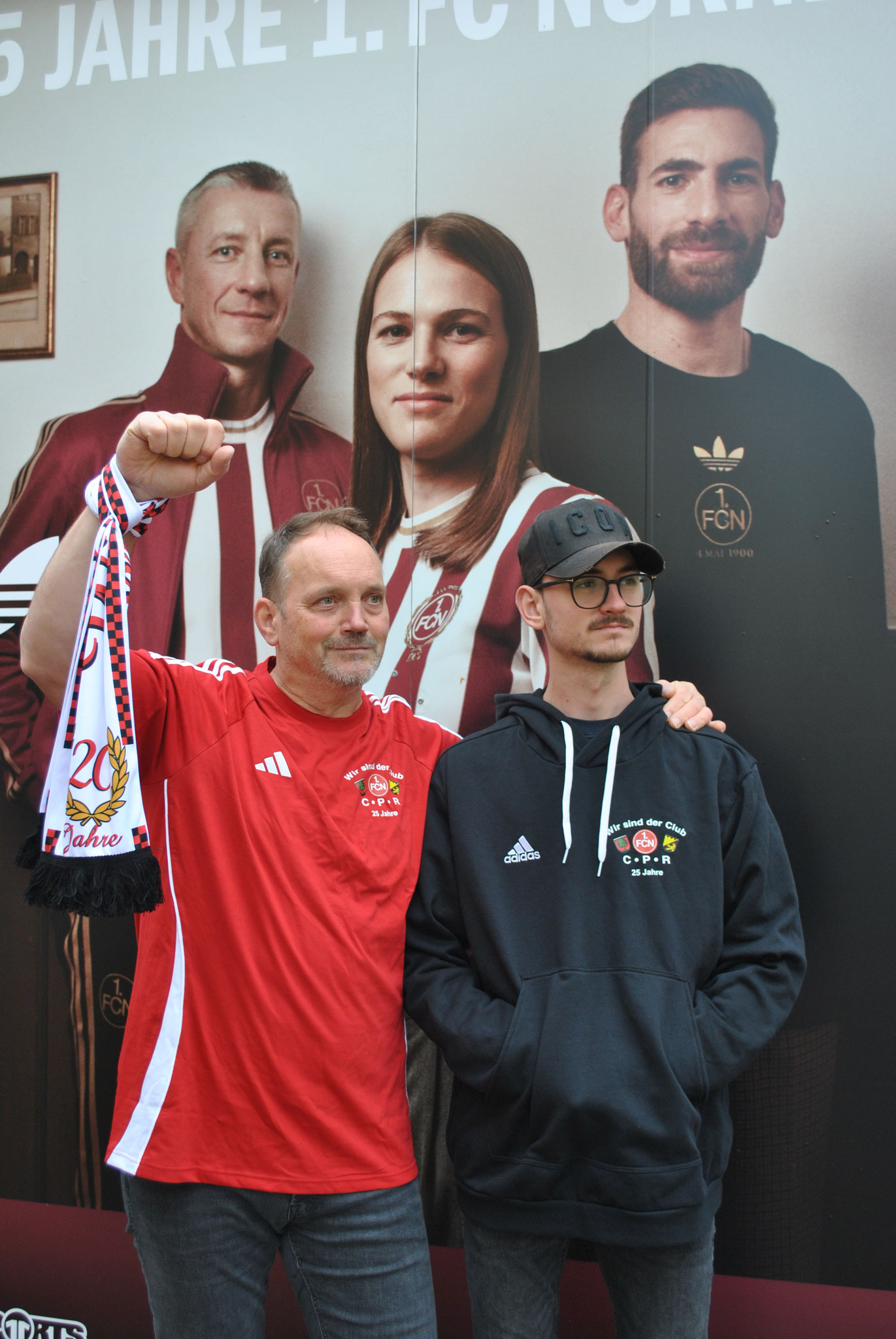 Hoodi und T-shirt Rot
