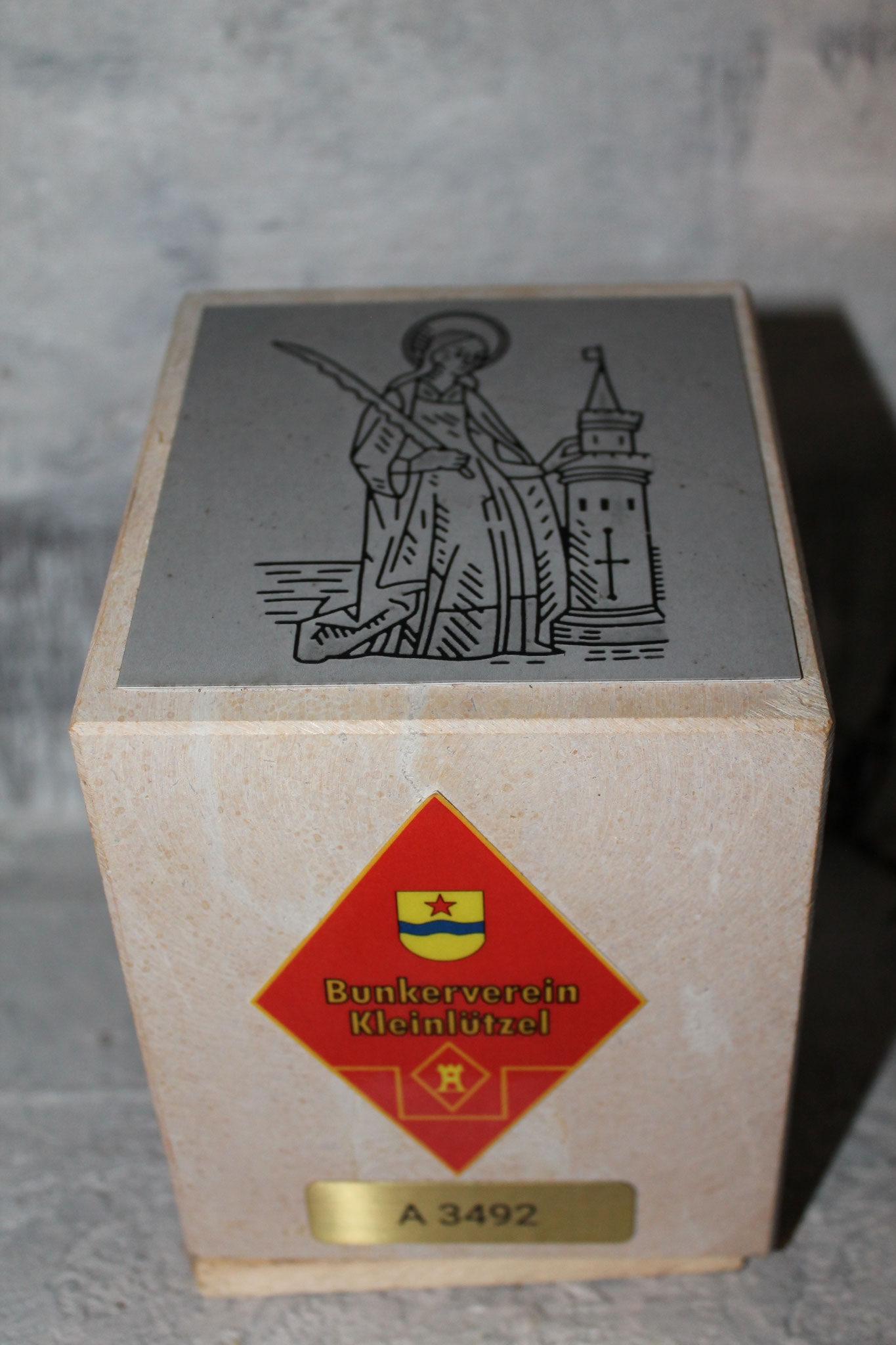 Die heilige Barbara (Schutzpatronin der Artilleristen) am Bunkereingang