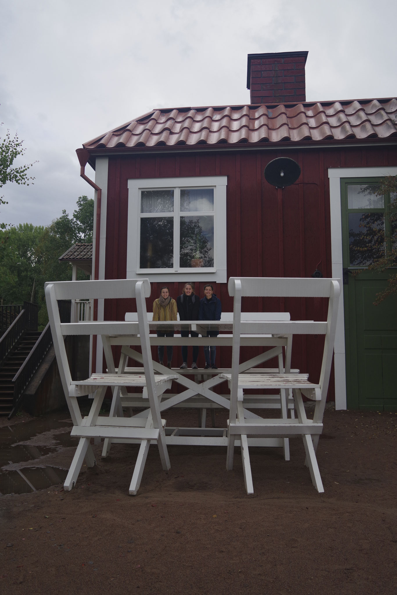 Jana, Emily und Luisa (v. l.) in der Astrid-Lindgren-Welt. (Foto: Pater Peter Zacharewicz)