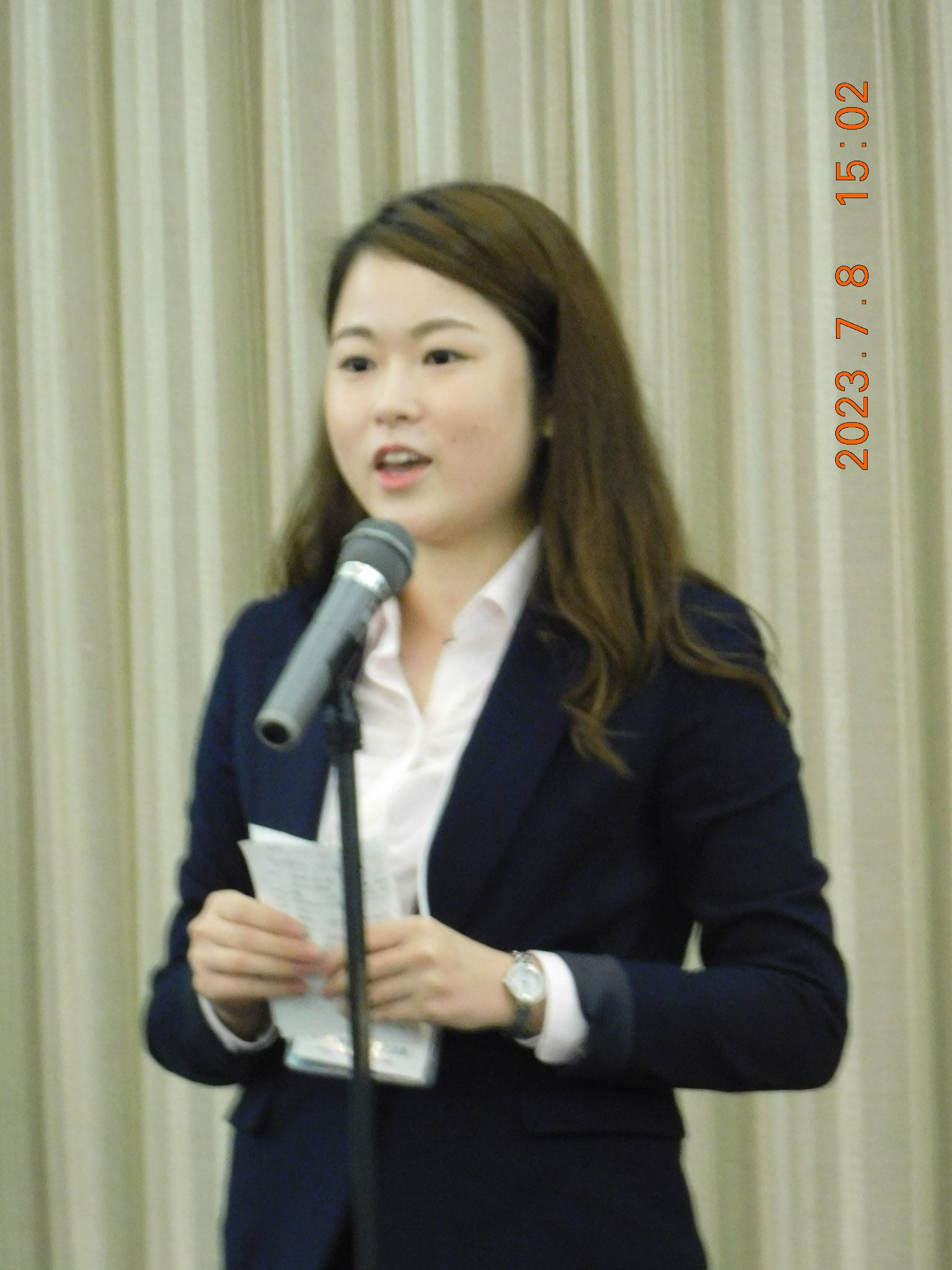 司会は令和4年飯田咲希さんではじまる