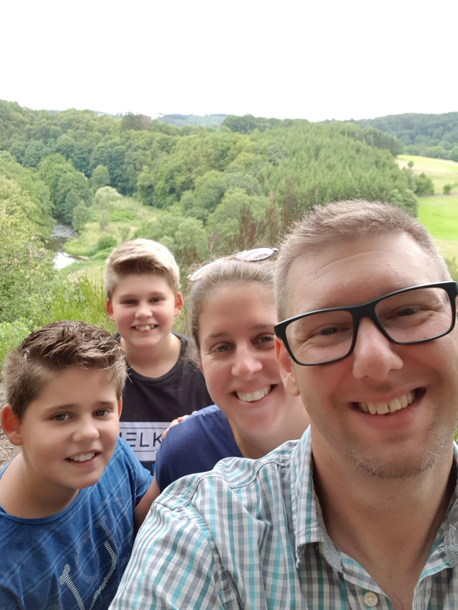 Viele Grüße vom Weltende senden Familie Krämer, Neuhochstein 20.07.2019, 13:02 Uhr