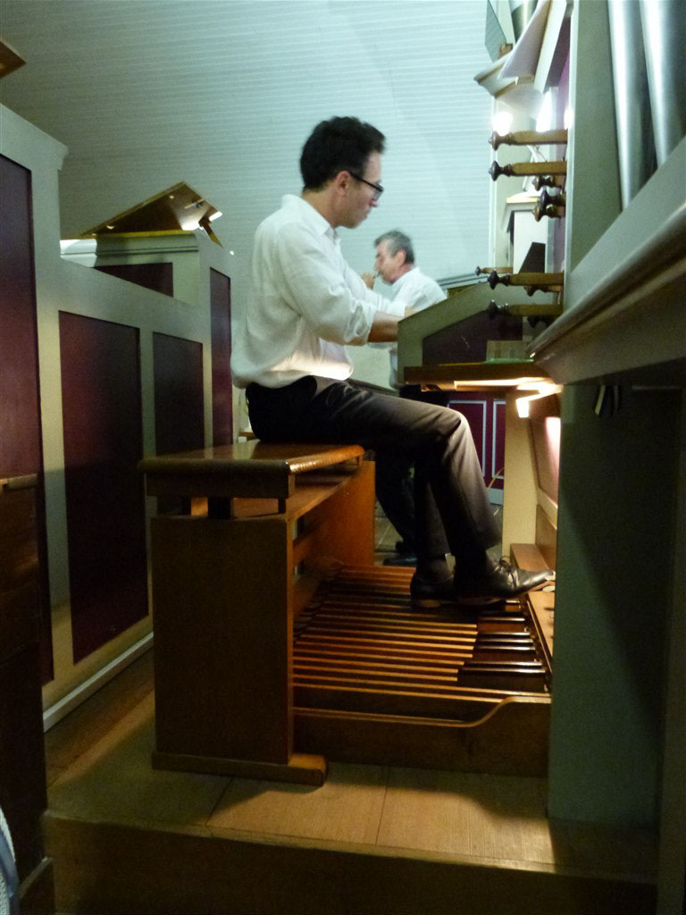 Jorris à l'Orgue en solo avec les mains...