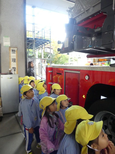 大きなハシゴ車に大興奮!