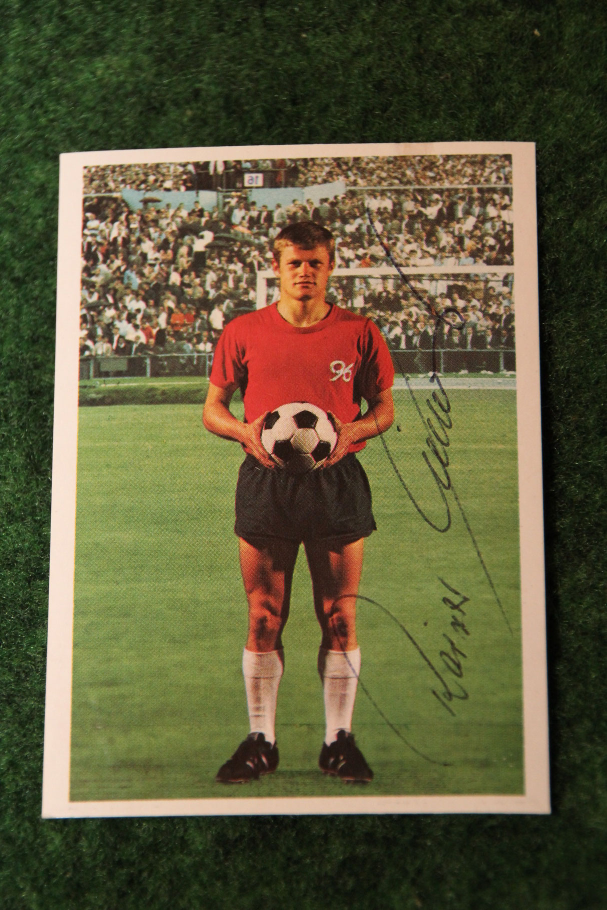 Original Autogramm von Rainer Stiller auf einer Bergmann Sammelkarte aus dem Jahr 1968/69.