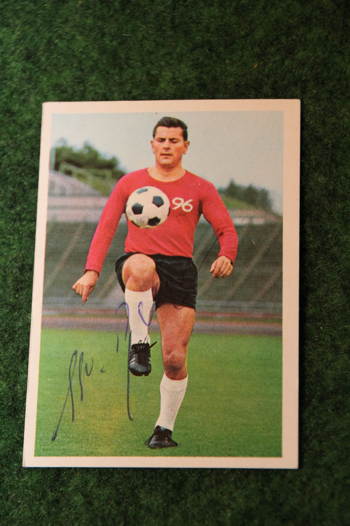Original Autogramm von Christian Breuer auf einer Bergmann Sammelkarte aus dem Jahr 1968/69.