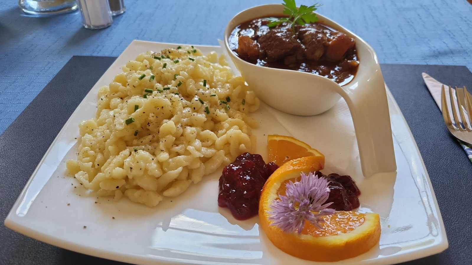 Gulasch mit Butterspätzle