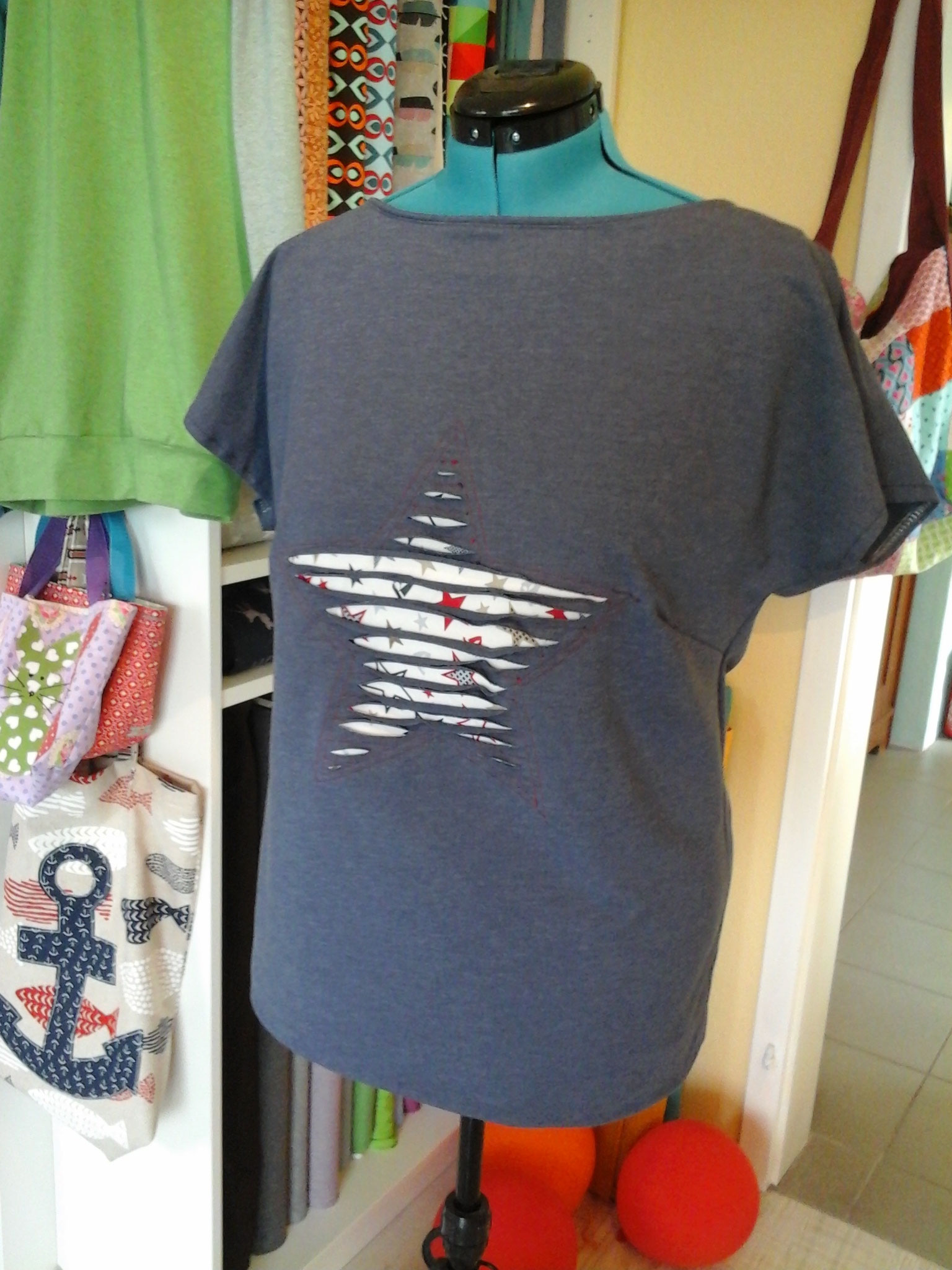 Schnittmuster Sommershirt von Lillesol & Pelle mit Destroyed-Herz