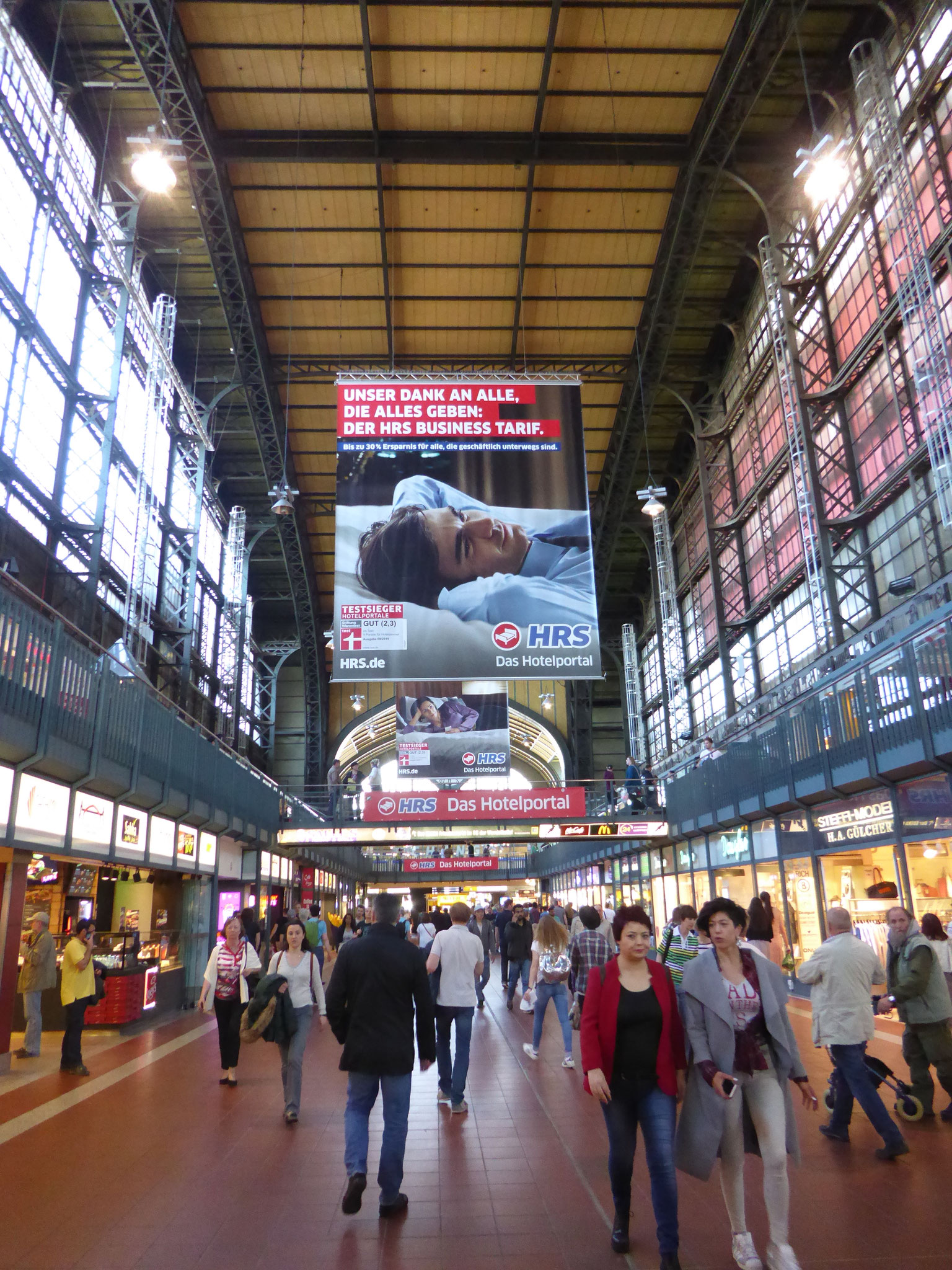 Innenhalle des Hamburger Hauptbahnhofs