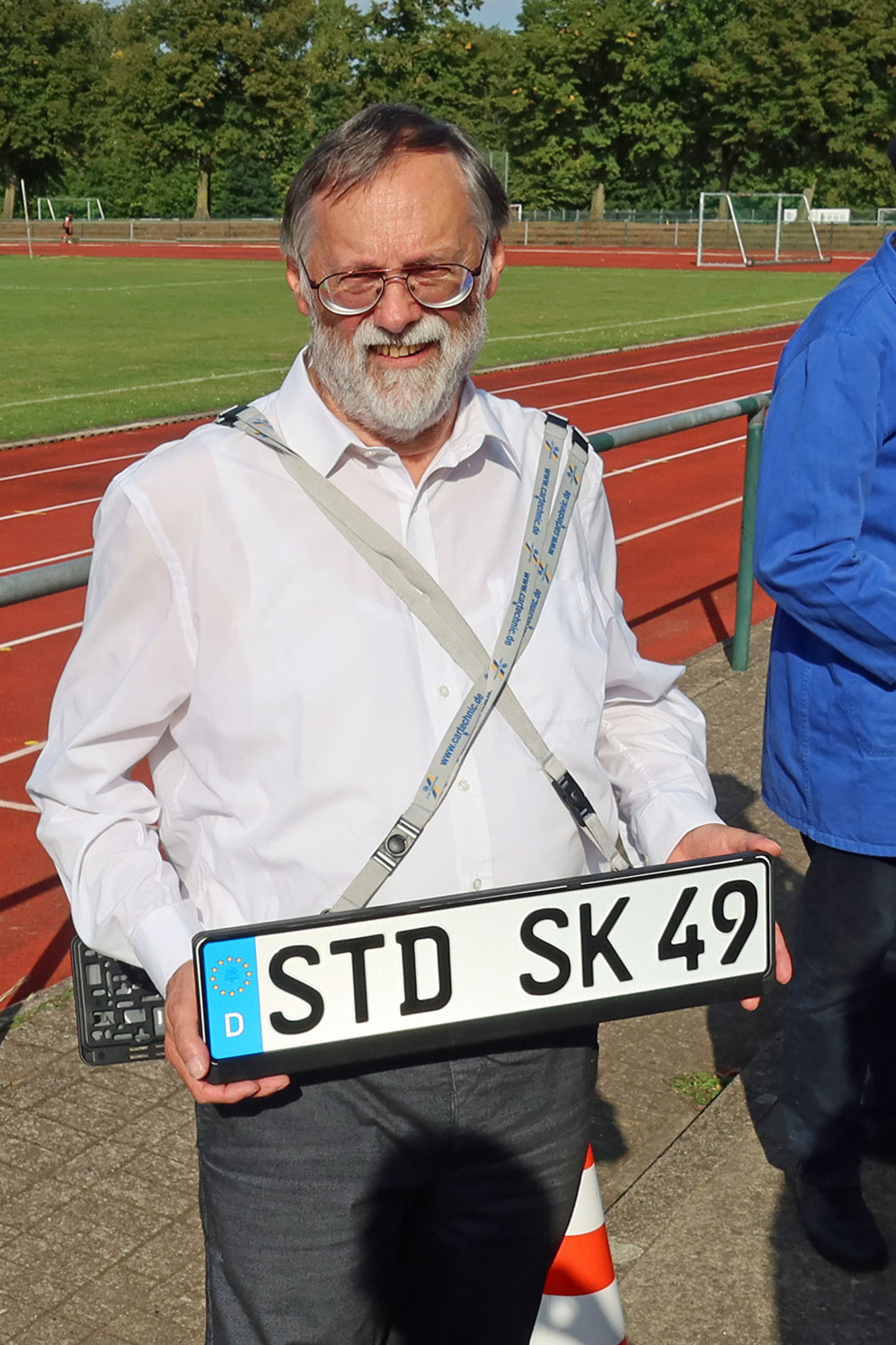 .."KENNZEICHEN"? - Siegmar wurde auf "TÜV" überprüft und hat Bestanden..