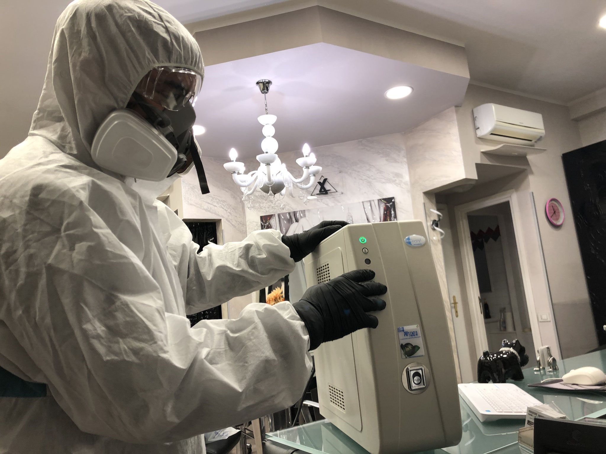 Sanitizzazione dei virus con ozono di un parrucchiere a Roma