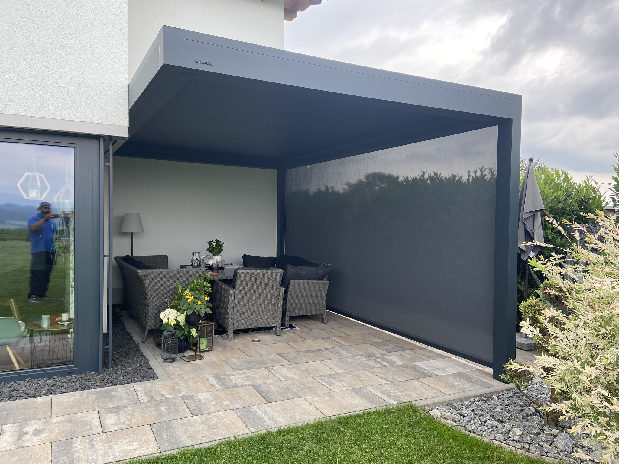Pergola Terrasse drehbare Lamellen Beleuchtung Regensburg