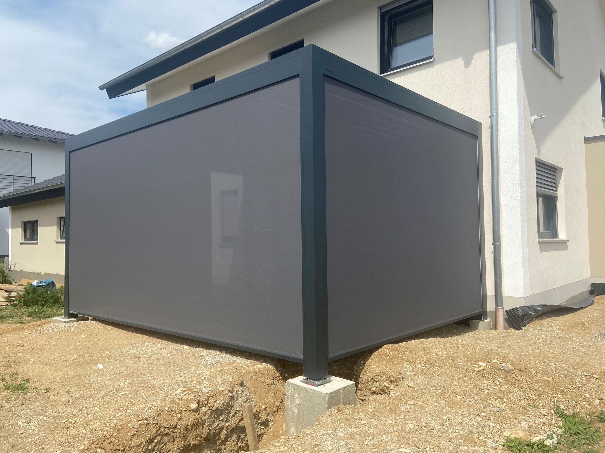 Terrassenüberdachung mit seitlichen Screens, windfest, wasserdicht, Sichtschutz