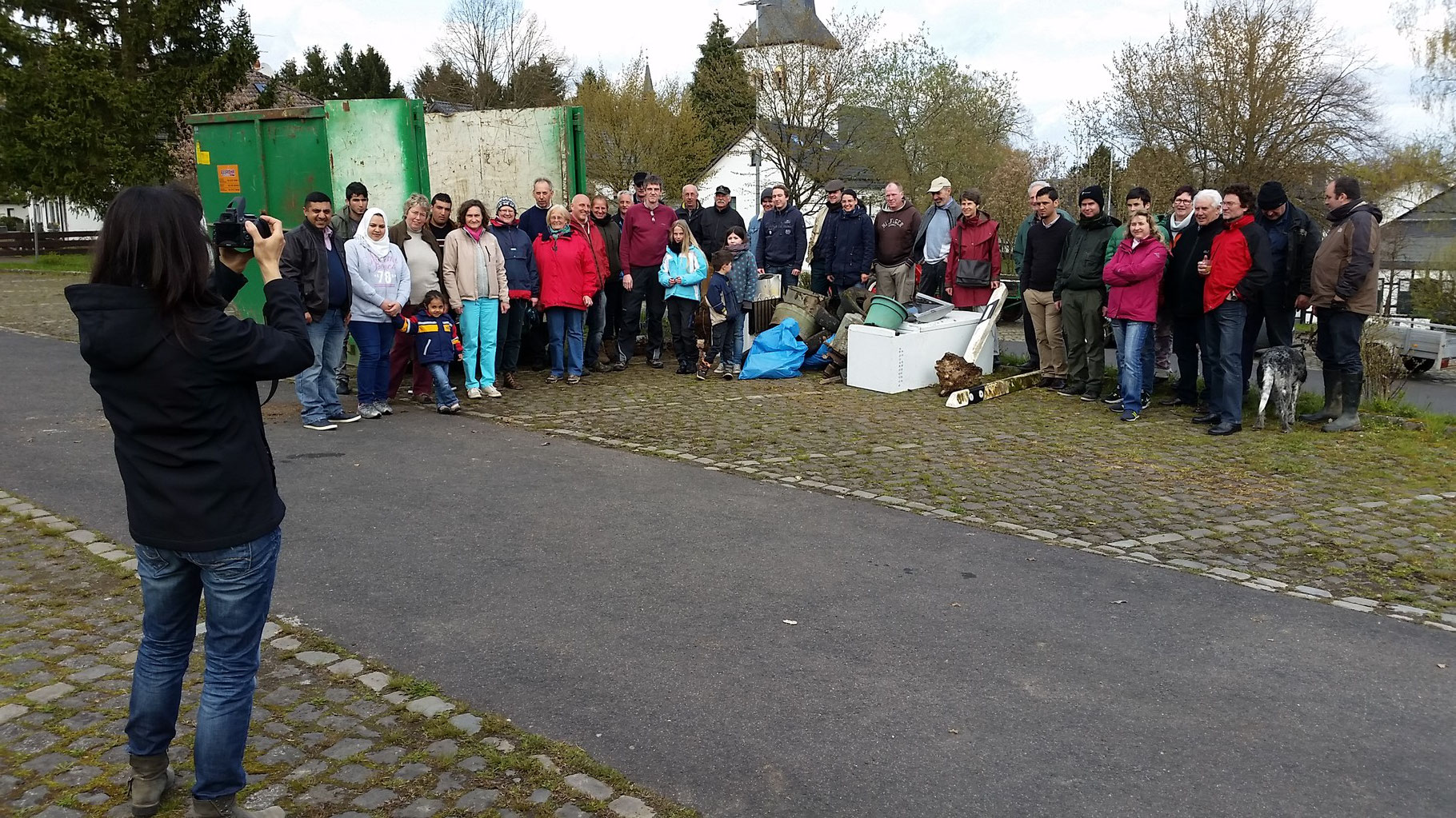 Das Gruppenbild mit den Sammlern und Organisatoren