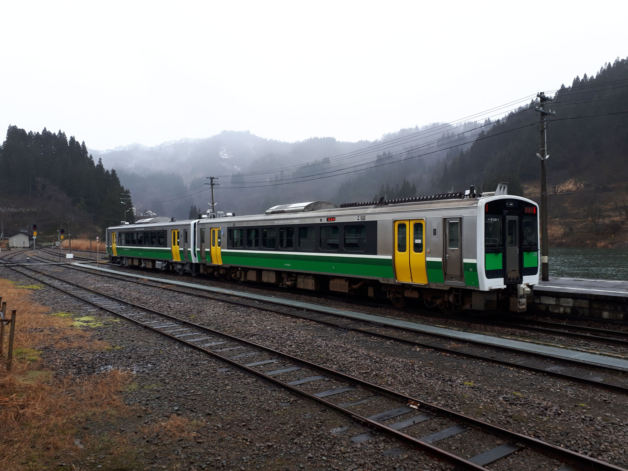 只見線の新型車両 Dom Up ドムアップ 沼沢湖 日本初の宿泊のカタチ