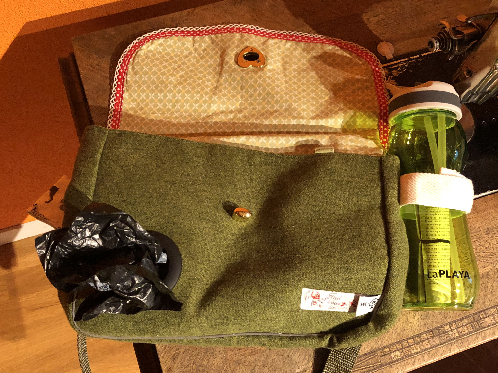 Tasche für Hundeliebhaber, als Crossbody, Hüfttasche oder zum Fixieren an Velo, Kinderwagen etc. CHF 85.00