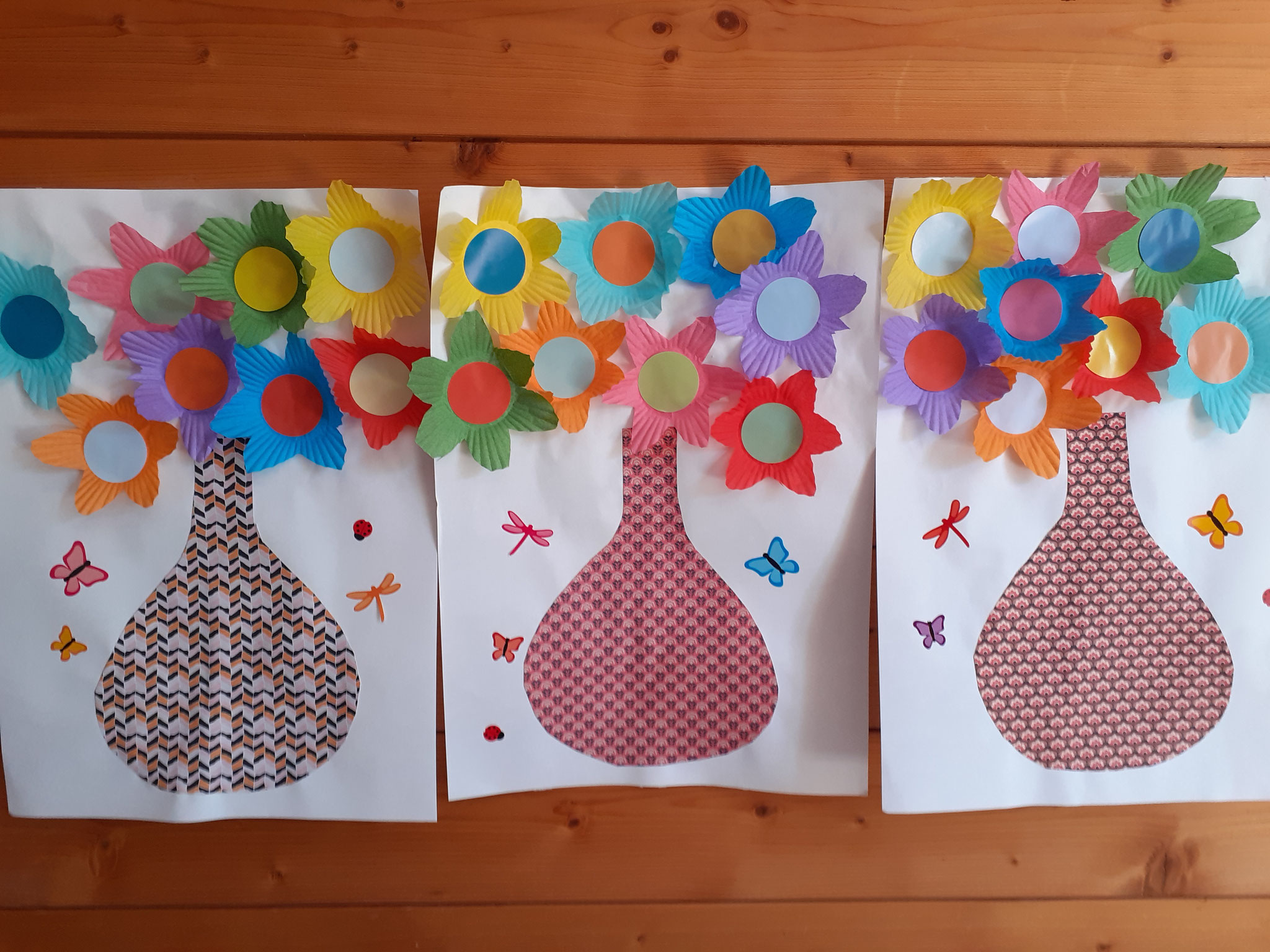 bouquet de fleurs avec des corolles papiers