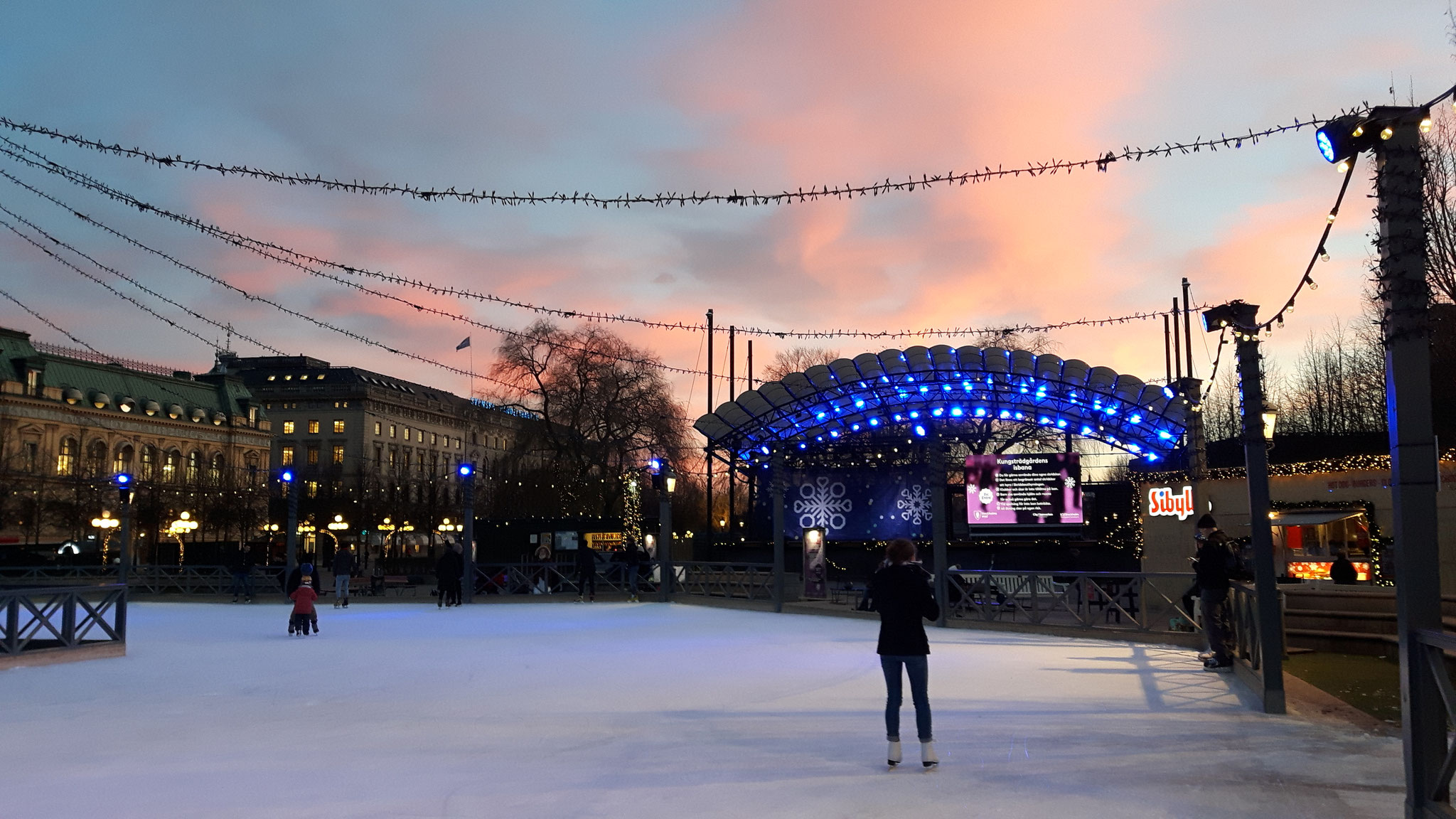 Schlittschuhlaufen am Kungstragarden in Stockholm