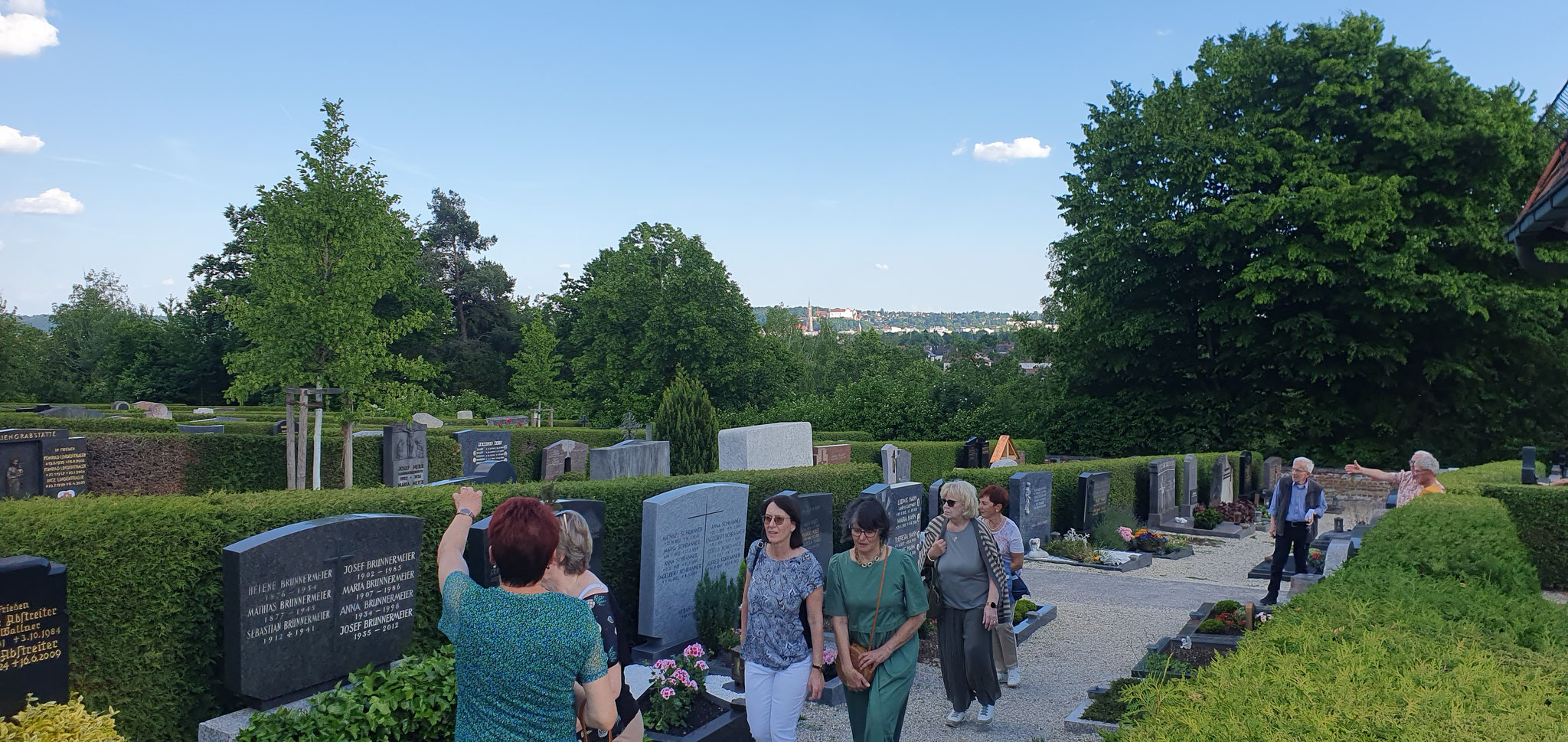31 - Bick nach Landshut über den Friedhof hinweg