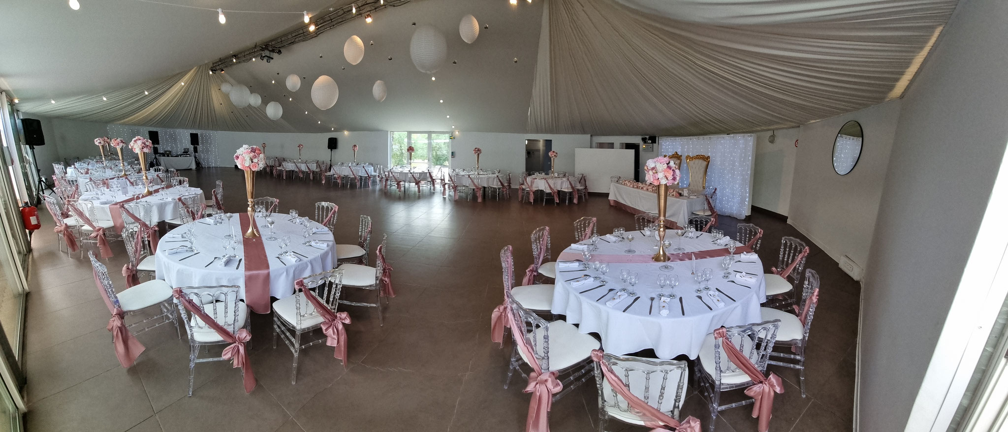 Décoration de salle sur le thème Dorée et Rose poudré