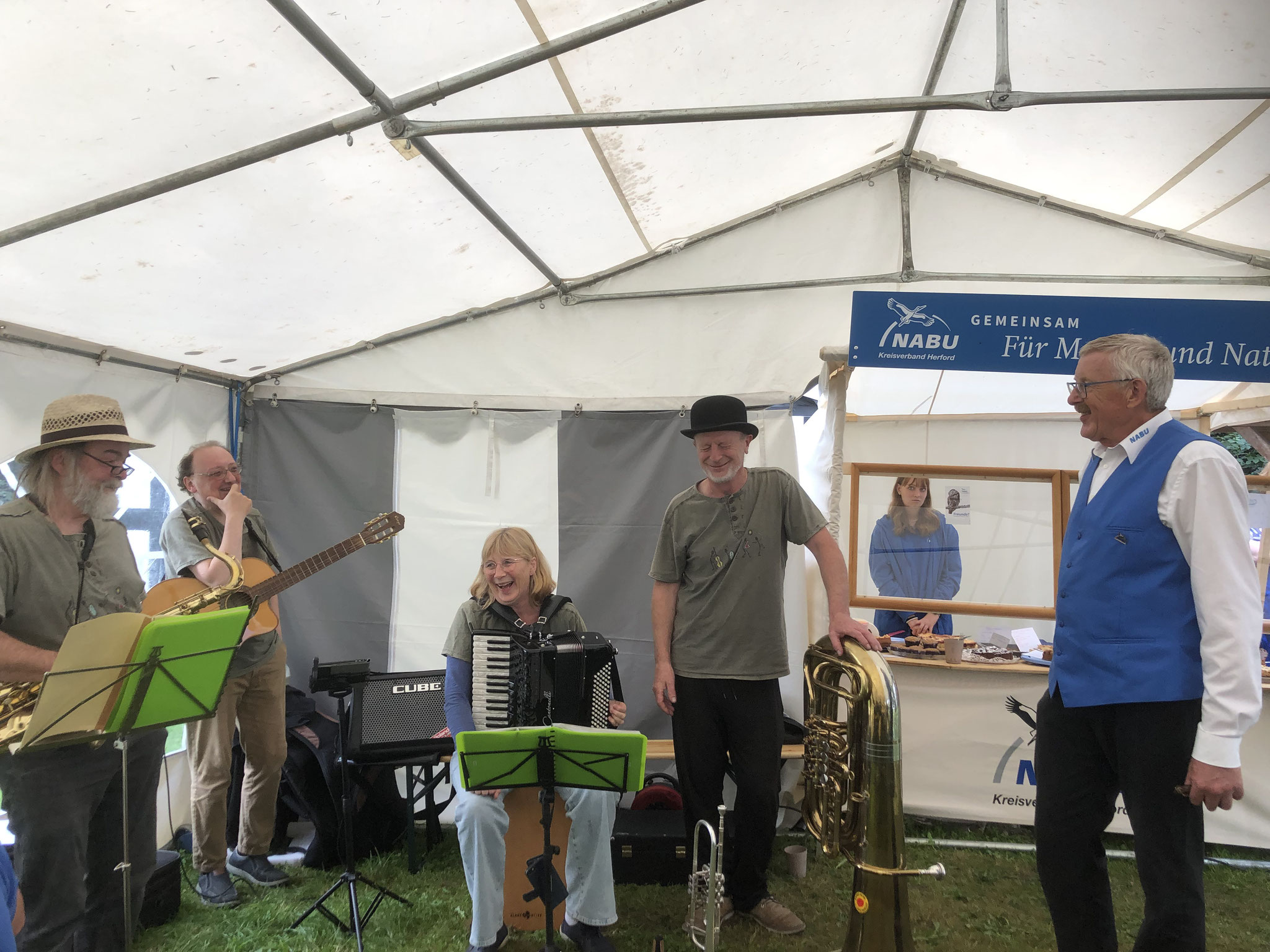 Handgemachte, "gute-Laune-quer-Beet" Musik gab's von der Herforder Band Silent Green (Foto: F. Diebrok) 