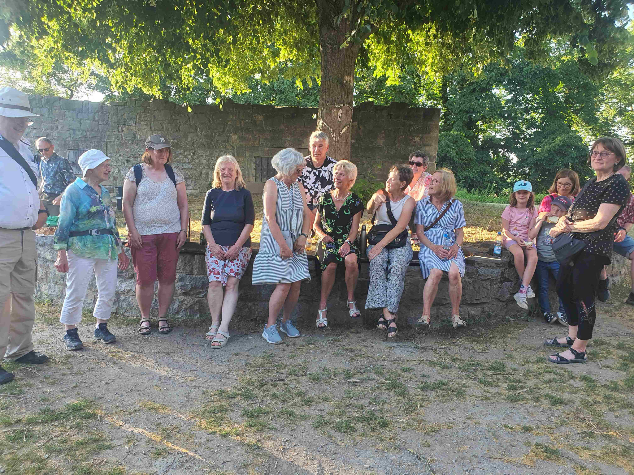 Bild5: Gruppenfoto zum Abschluß des Abends, Foto: Renate Hartmann-Ringo