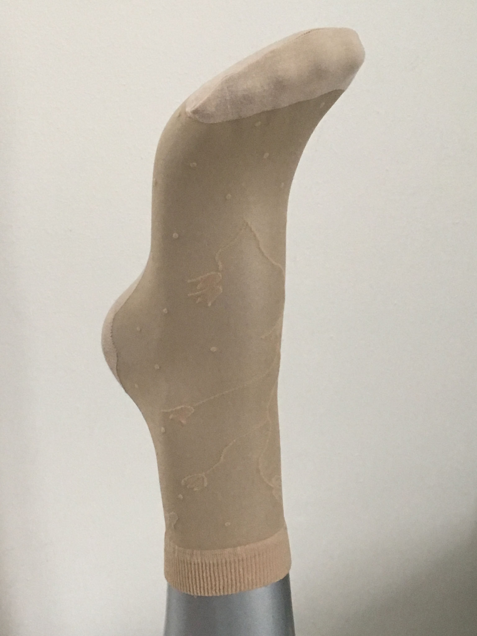 transparente Strumpfsöckli mit Blumenmuster (CHF 22.-) dieselben Kniestrumpfsocken (CHF 25.-)