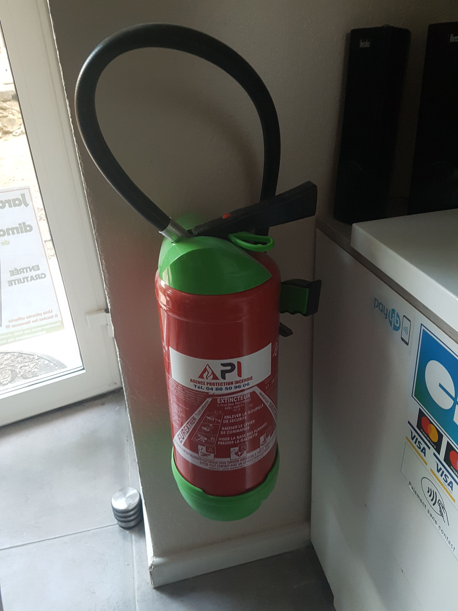 Extincteur avec additif écologique