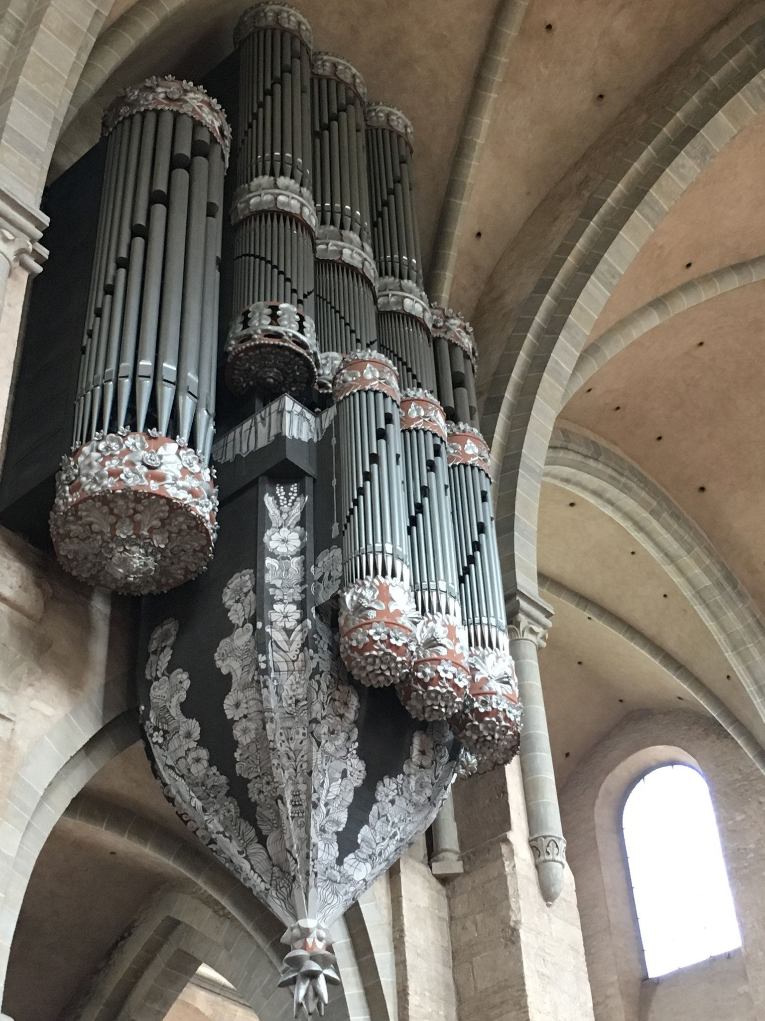 Die Schwalbennestorgel im Hohen Dom zu Trier.