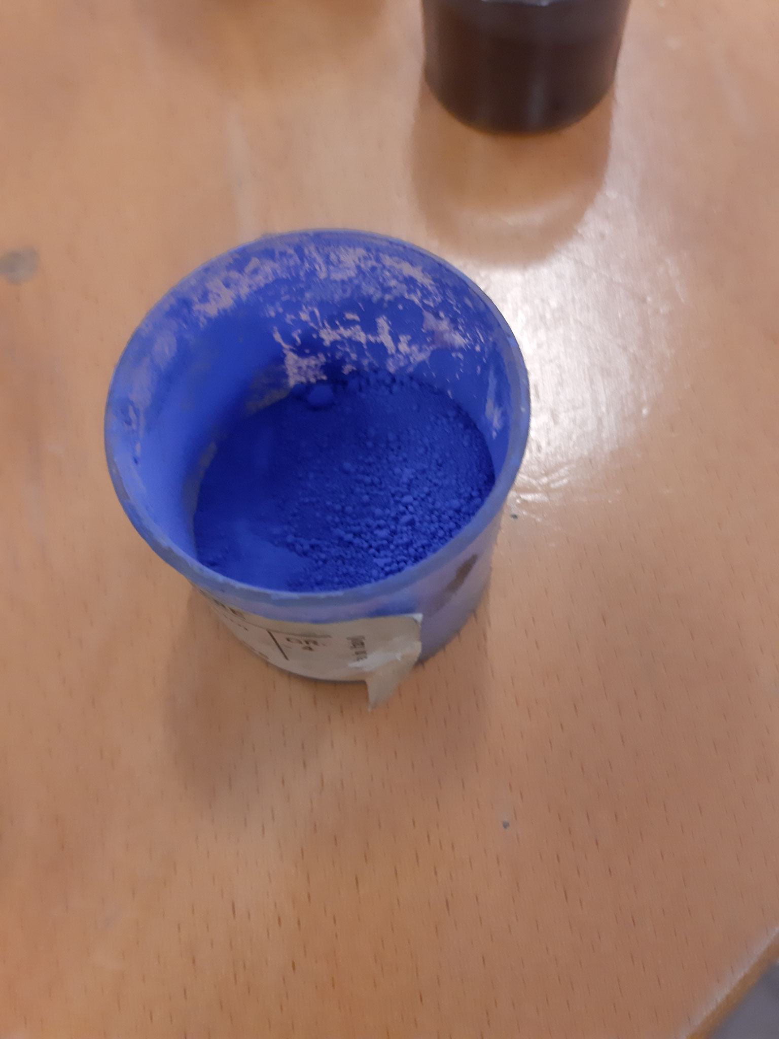 Pigmento : polvere colorata finemente macinata  ( colore:blu di cobalto) 