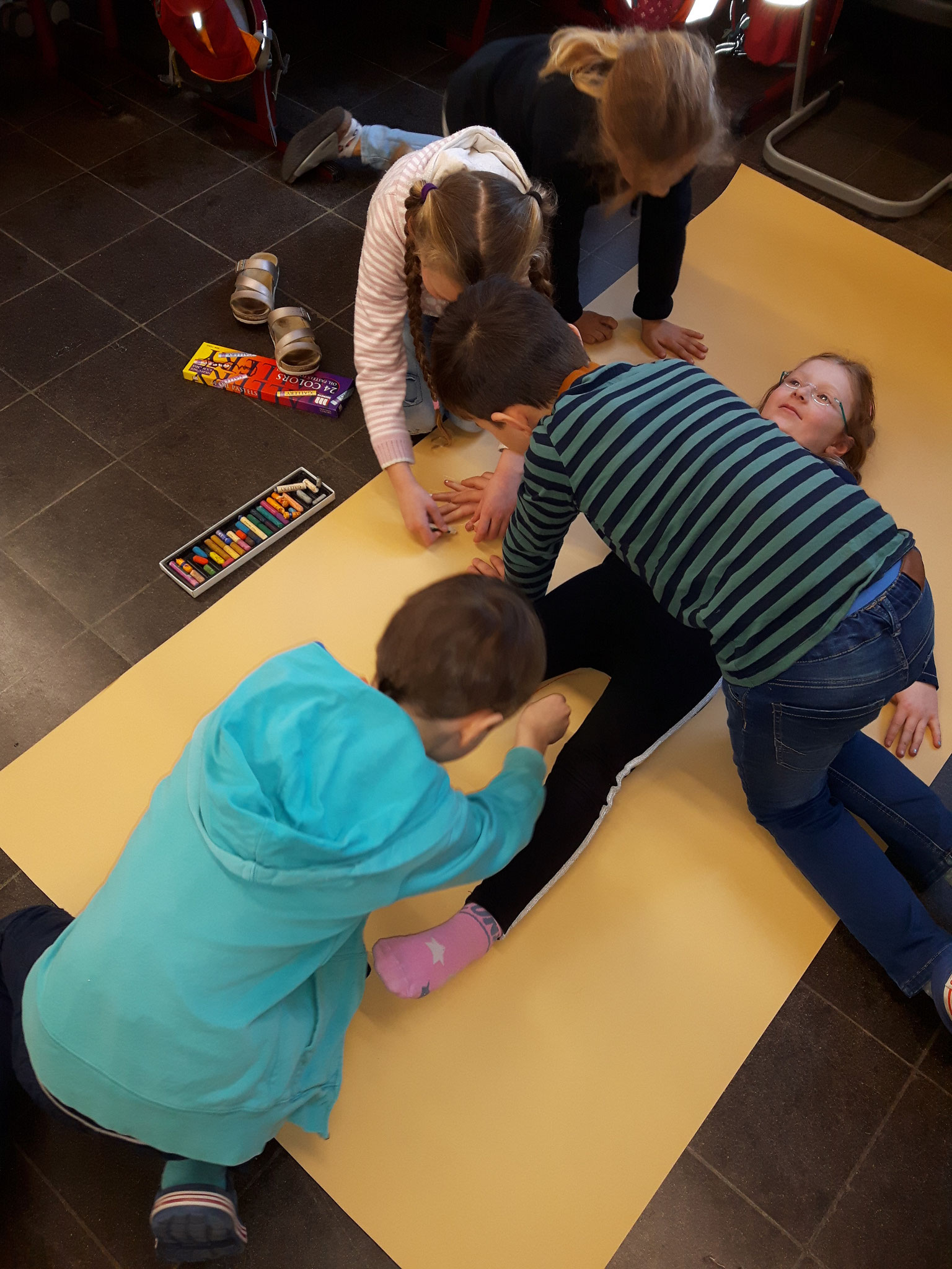 Teamarbeit: Clowns in Körpergröße