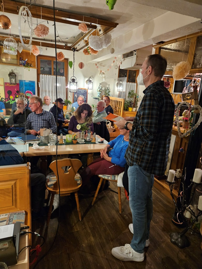 Michael Hökel moderierte das Herbsttreffen im Gasthaus "Zur Rose" in Külsheim.