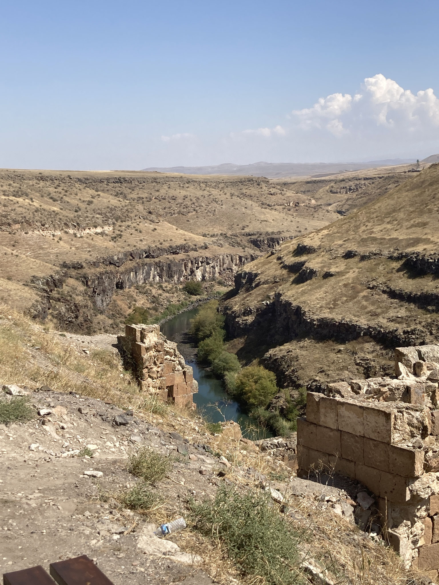 Grenzfluss zu Armenien rund um die Stadt